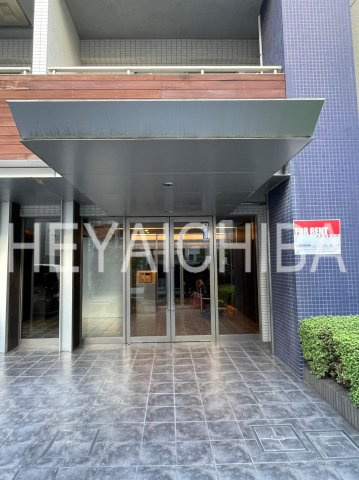 ラグジュアリーアパートメント三ノ輪のエントランス