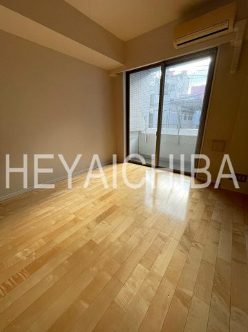 ラグジュアリーアパートメント三ノ輪の居間・リビング