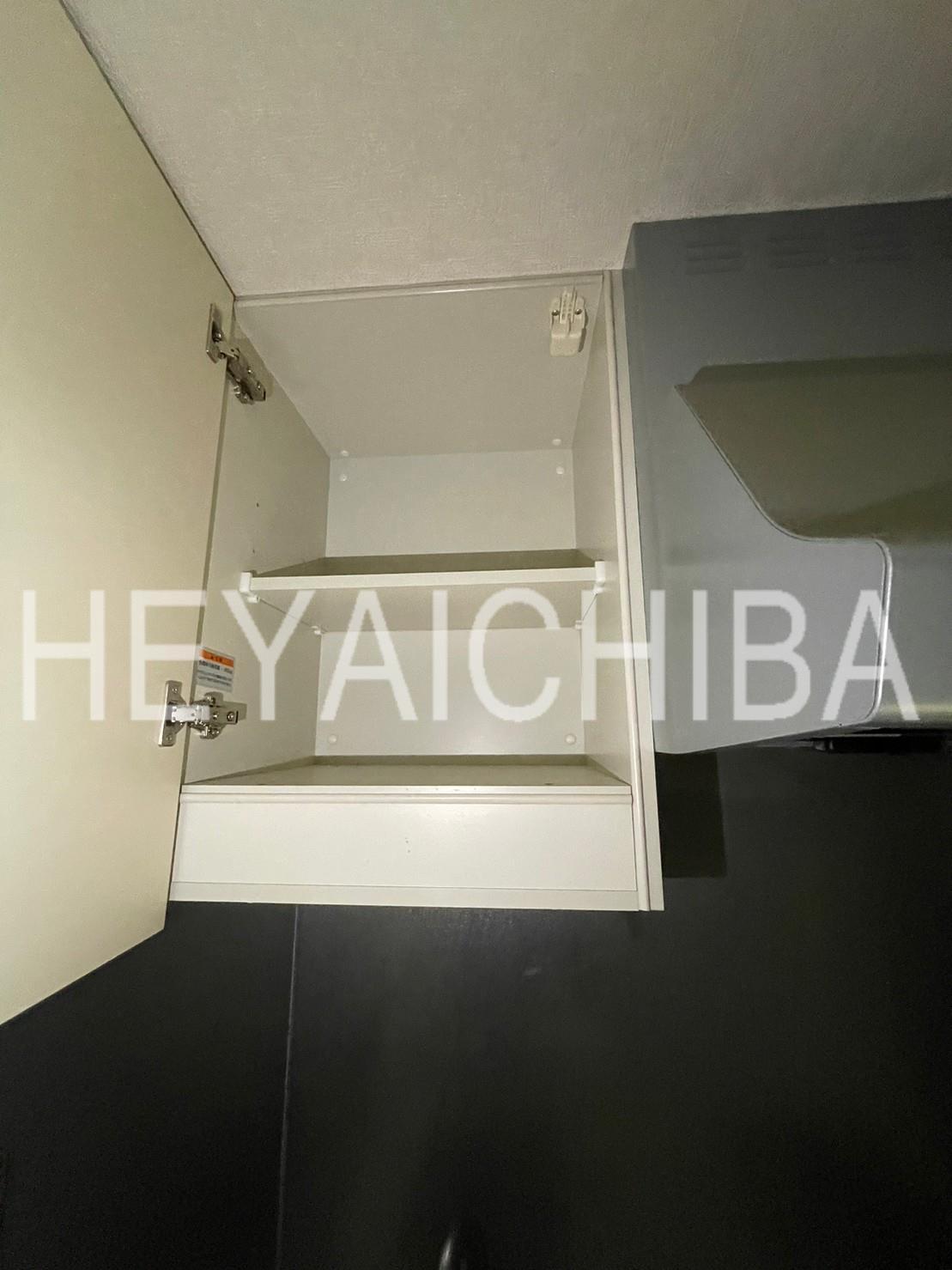 ラグジュアリーアパートメント三ノ輪のキッチン|上部収納