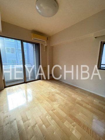 ラグジュアリーアパートメント三ノ輪の居間・リビング