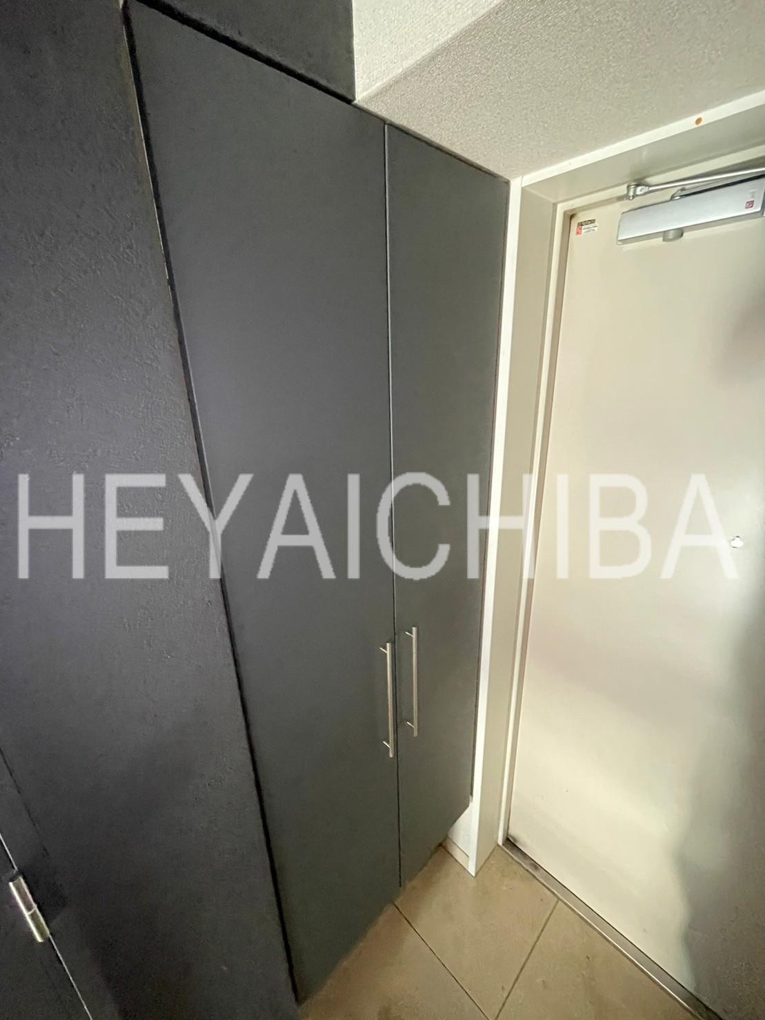 ラグジュアリーアパートメント三ノ輪の玄関|シューズボックス