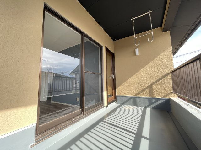 中古戸建・中古住宅　郡山市安積町笹川四角坦　安積三小・安積二中のバルコニー|インナーバルコニーになっているので急な天候不良にも安心して洗濯ものが干せますね！