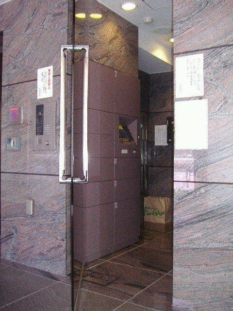 港区南青山２丁目の賃貸マンションのエントランス| 