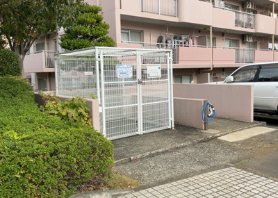 【設備】 | ベルブリーズ森の里４号棟 | 共有部分は、住民なら誰もが使える設備のこと。例えば駐車場やエレベーター、インターネット設備、セキュリティ設備などがあります。他にも、マンションの廊下・外部階段やエントランス・ゴミ置き場などがあります。