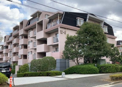 【外観】 | ベルブリーズ森の里４号棟 | 隣家の土地はどうなっているのか、生活利便施設が近くにあるのか、学校まで近いかなど、お客様のライフスタイルにあわせたイメージが重要です。また、近くにあると困る施設が近くにないかも確認するといいでしょう。