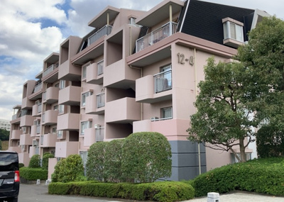 【外観】 | ベルブリーズ森の里４号棟 | 景色重視でお家選ぶをするとスーパーが遠い！学校が遠い！など生活をするうえで利便性で困ることもあります。まず一度現地を見学する際に、周辺の施設などがあるかを確認し、暮らし始めた後のことを想像しましょう。