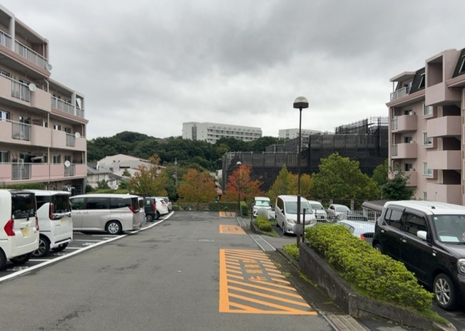 【展望】 | ベルブリーズ森の里４号棟 | 眺望の良さを楽しめるダイニングキッチンで家族団らんの時間を過ごしてはいかがでしょうか。バルコニーから見える景色を家族で眺める時間は、時間が経つのを忘れてしまいそうですね。是非、現地を見に行きましょう！