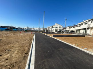 【前面道路含む現地写真】