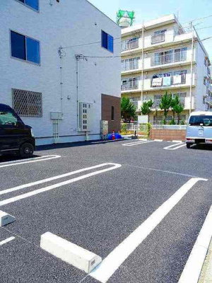 【駐車場】 | フレブリアン河辺 | 駐車場完備です