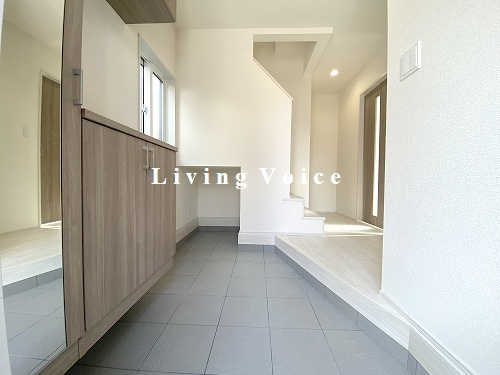 【玄関】 | 【仲介手数料０円】秦野市ひばりヶ丘　新築一戸建て　全2棟 | 秦野市ひばりヶ丘　新築一戸建て　全2棟