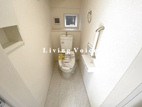 【トイレ】 | 【仲介手数料０円】秦野市ひばりヶ丘　新築一戸建て　全2棟 | 秦野市ひばりヶ丘　新築一戸建て　全2棟