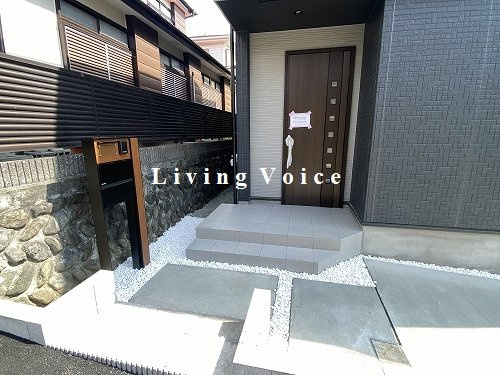 【エントランス】 | 【仲介手数料０円】秦野市ひばりヶ丘　新築一戸建て　全2棟 | 秦野市ひばりヶ丘　新築一戸建て　全2棟