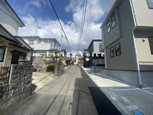 【前面道路含む現地写真】 | 【仲介手数料０円】秦野市ひばりヶ丘　新築一戸建て　全2棟 | 秦野市ひばりヶ丘　新築一戸建て　全2棟