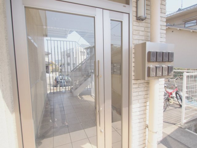 KSビルのエントランス