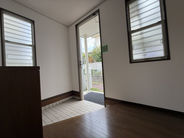 豊中市永楽荘三丁目戸建　Cの玄関|玄関も広々！