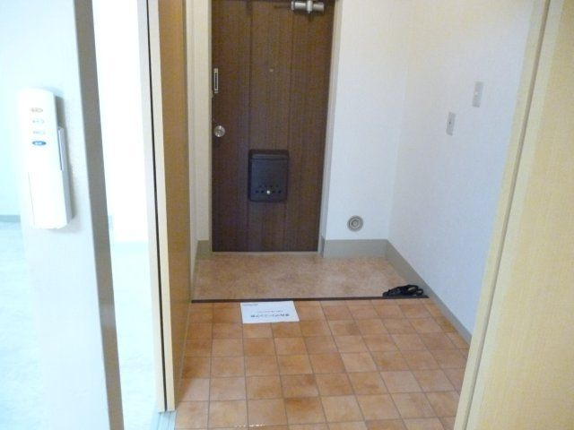 三昌マンションの玄関