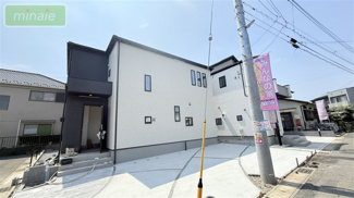 【外観】 | 外観耐震等級3、地震に強いお家です♪
モダンなデザインが印象的な広々とした外観。閑静な住宅街に佇む魅力的な物件です。