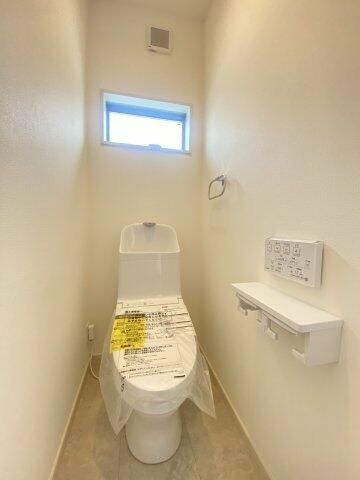 泉区中田東４丁目　新築戸建　5580万円のトイレ