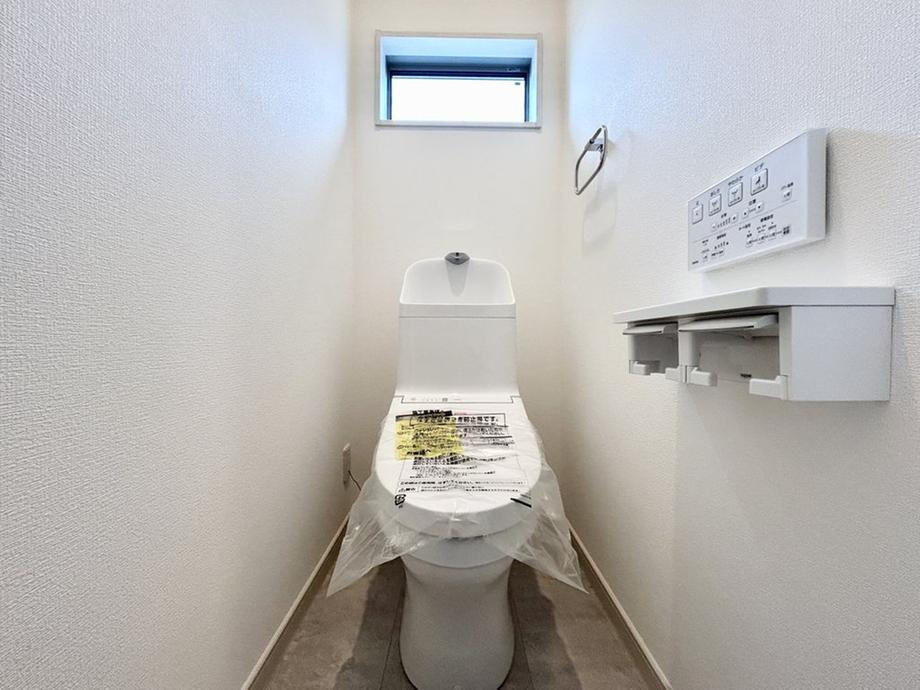 泉区中田東４丁目　新築戸建　5580万円のトイレ