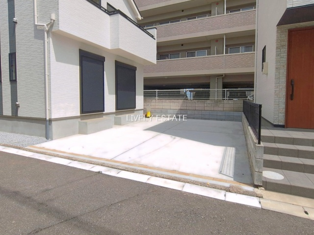 越谷市大字袋山 新築分譲住宅の駐車場