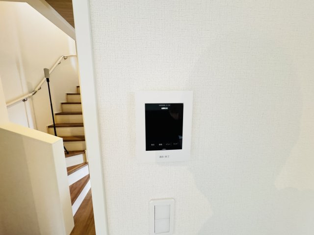 市川市本北方３丁目新築戸建【若宮小学校：7分】のセキュリティ|来客時も安心のTVモニター付きインターフォン