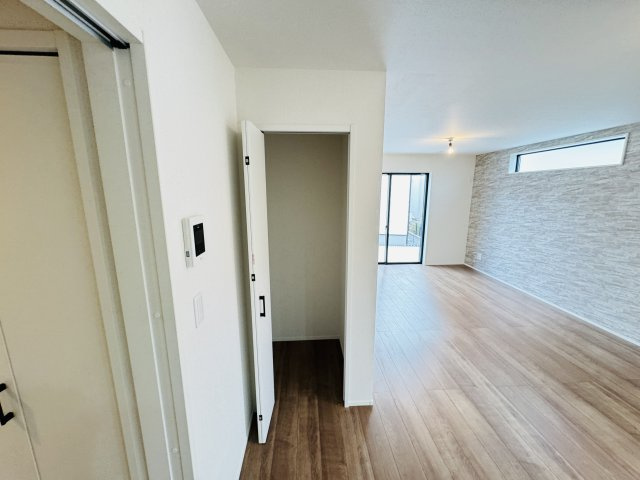 市川市本北方３丁目新築戸建【若宮小学校：7分】の収納|リビング収納スペース