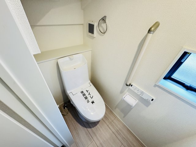 市川市本北方３丁目新築戸建【若宮小学校：7分】のトイレ|温水洗浄暖房便座つきトイレ