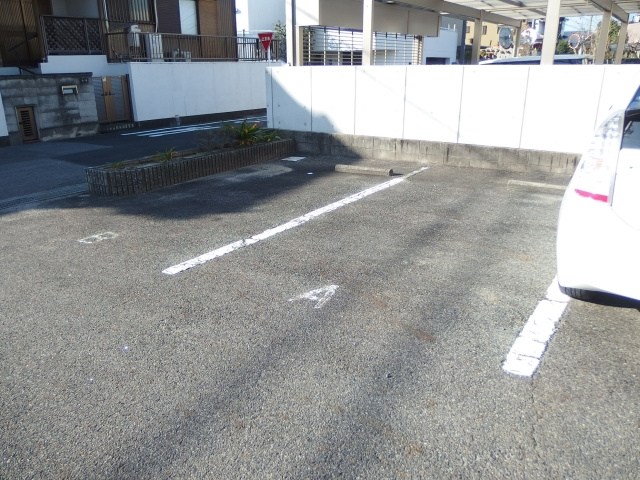 ハイカムール錦の駐車場