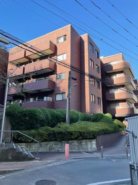 港区六本木４丁目の賃貸マンションの外観| 