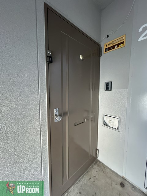 柏原農住団地T棟の玄関