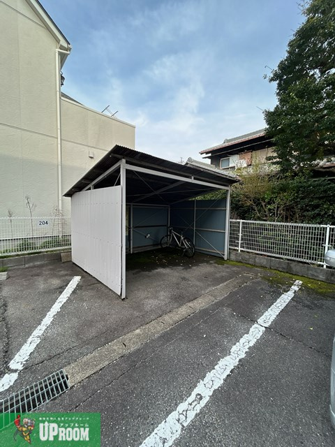 柏原農住団地T棟の駐車場