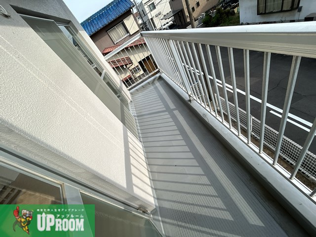 柏原農住団地T棟のバルコニー