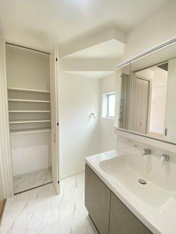 泉区中田東４丁目　新築戸建　5680万円の独立洗面台