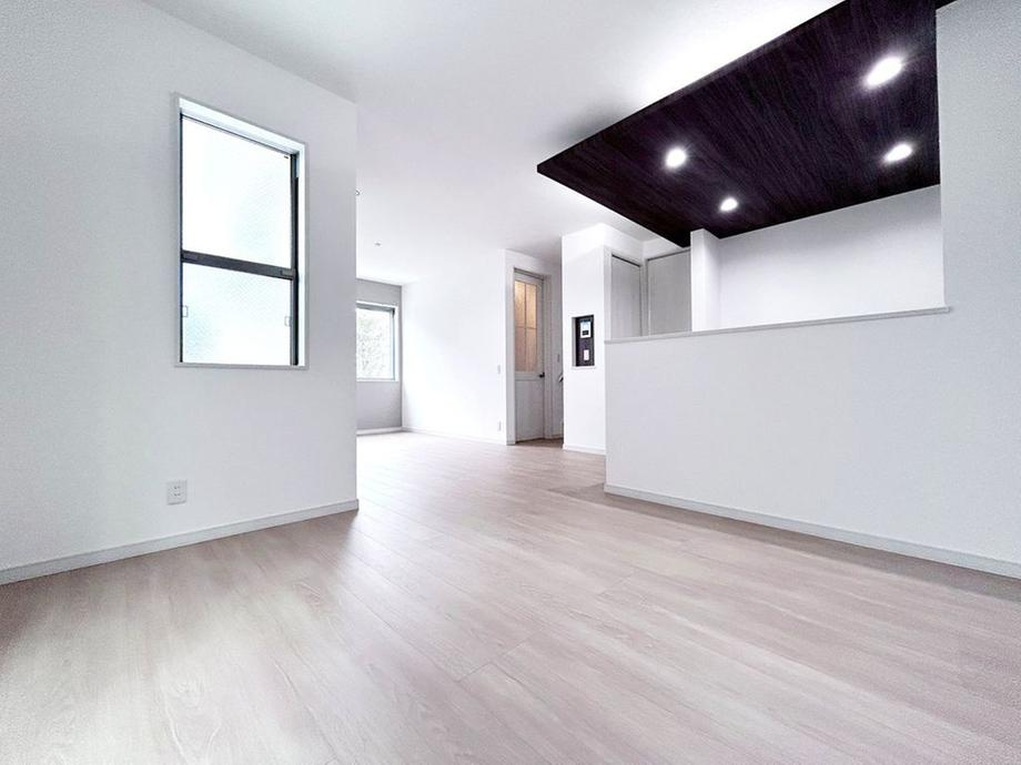 泉区中田東４丁目　新築戸建　5680万円の居間・リビング