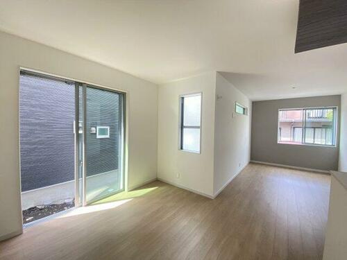 泉区中田東４丁目　新築戸建　5680万円の居間・リビング