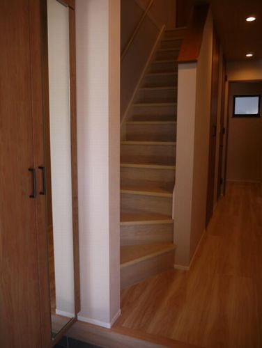 【玄関】 | 【仲介手数料０円】座間市ひばりが丘1丁目　新築一戸建て　全2棟 | 【仲介手数料０円】座間市ひばりが丘1丁目　新築一戸建て　全2棟