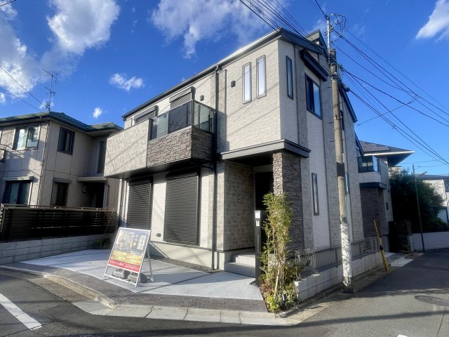 練馬区平和台1丁目　東南角地　機能的なデザイン邸宅の画像