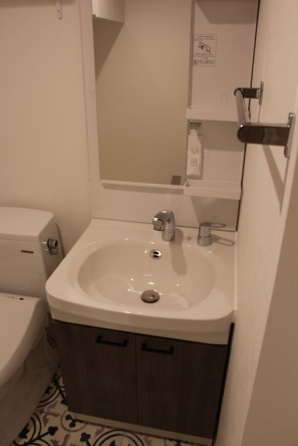 大田区大森東２丁目のアパートの独立洗面台