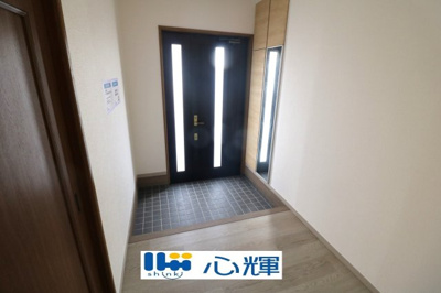 【玄関】 | 宇部市大字東岐波 中古住宅／4LDK・2階建