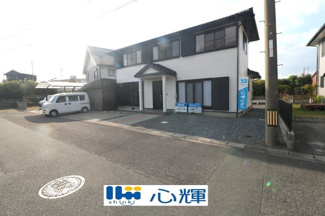 【外観】 | 宇部市大字東岐波 中古住宅／4LDK・2階建 | 2025年10月／水廻り等・外壁・屋根塗装リフォーム済。
明るい日差しが差し込む現地をぜひご覧ください。
