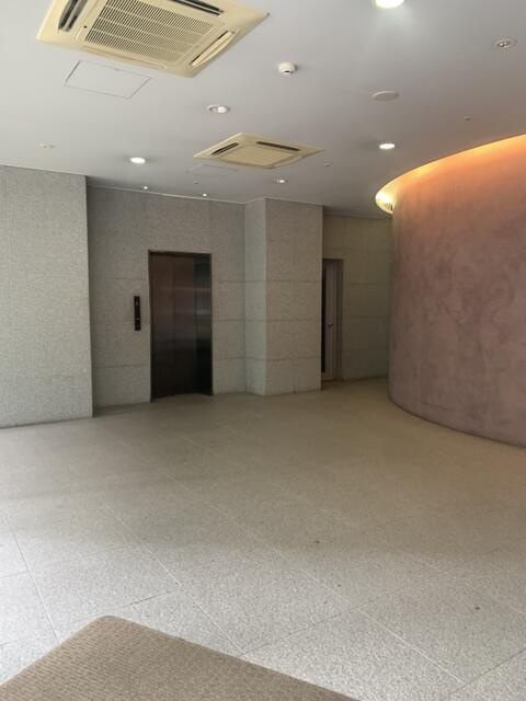 港区南青山６丁目の賃貸マンションのロビー| 