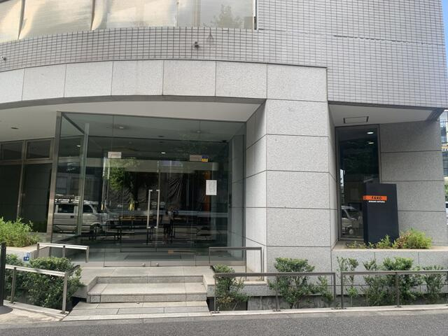 港区南青山６丁目の賃貸マンションのエントランス| 