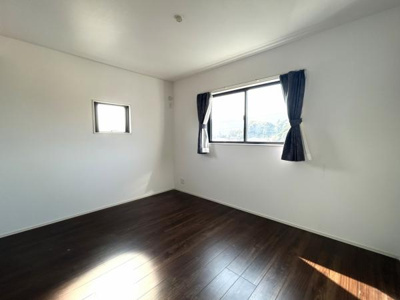 【洋室】 | 周南市新清光台1丁目戸建 | 二階南側洋室