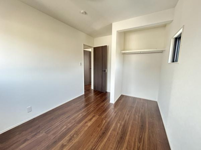 【洋室】 | 周南市新清光台1丁目戸建 | 二階西側洋室