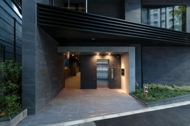 港区南青山２丁目の賃貸マンションのエントランス| 