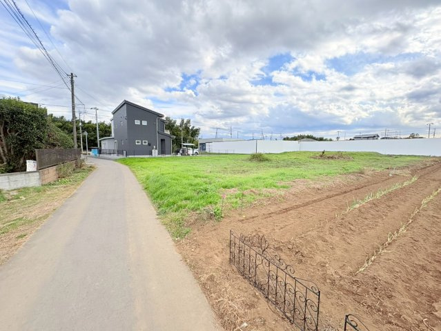 坂戸市小山　建築条件なし売地　東武東上線『坂戸駅』バス17分　【入西小学区】の前面道路含む現地写真