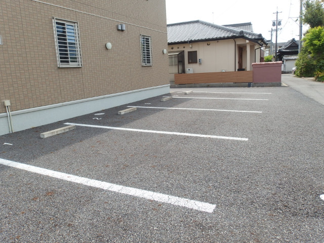 ローズ・ヴィレッジの駐車場