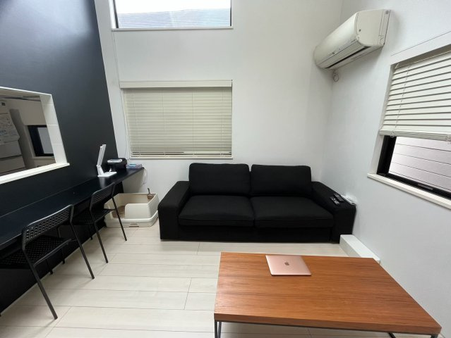 渋谷区恵比寿3丁目　中古戸建の居間・リビング|家族の顔が見える、注文住宅ならではのキッチンカウンター。

現地ご見学希望・資料請求などお気軽にお問い合わせ下さい！
03-5990-5201