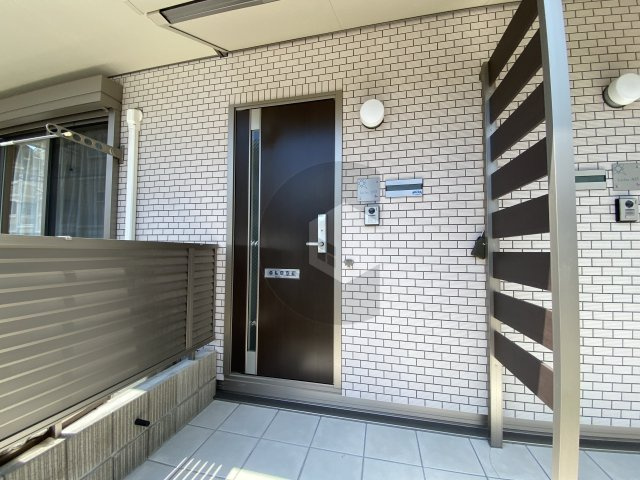 ラシーネ若江のエントランス