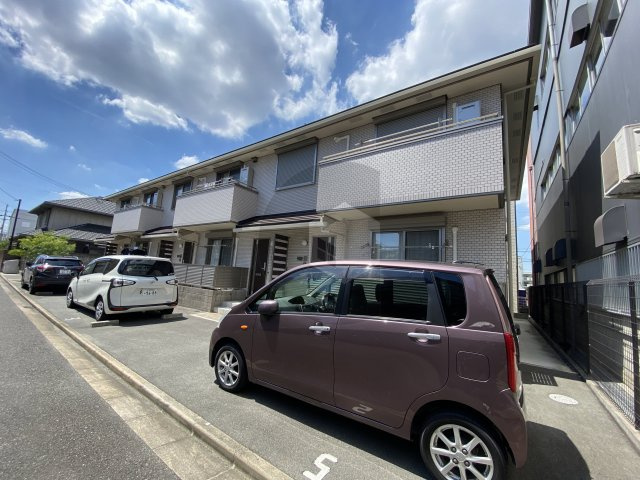 ラシーネ若江の外観